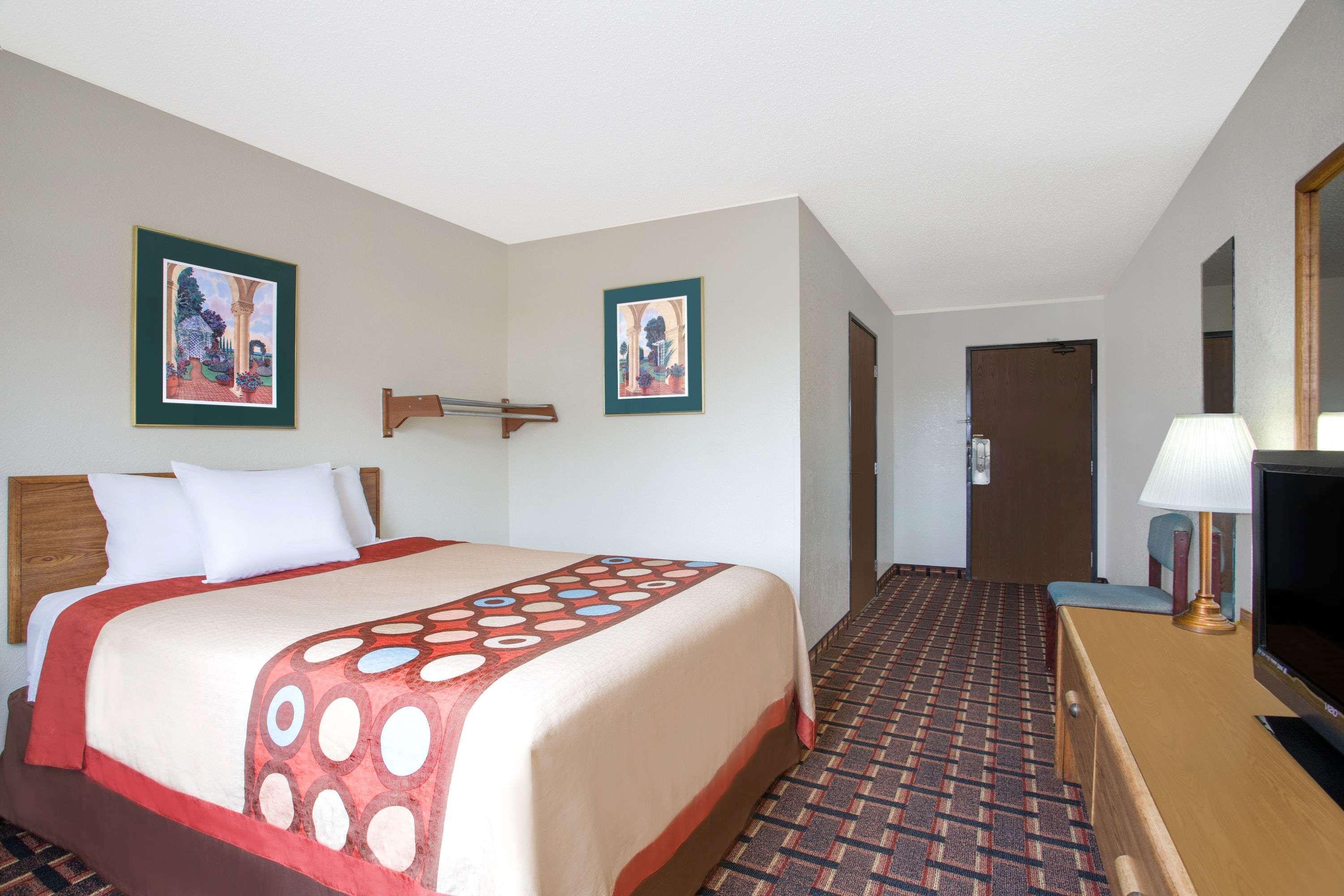 Super 8 By Wyndham Douglas Exterior foto