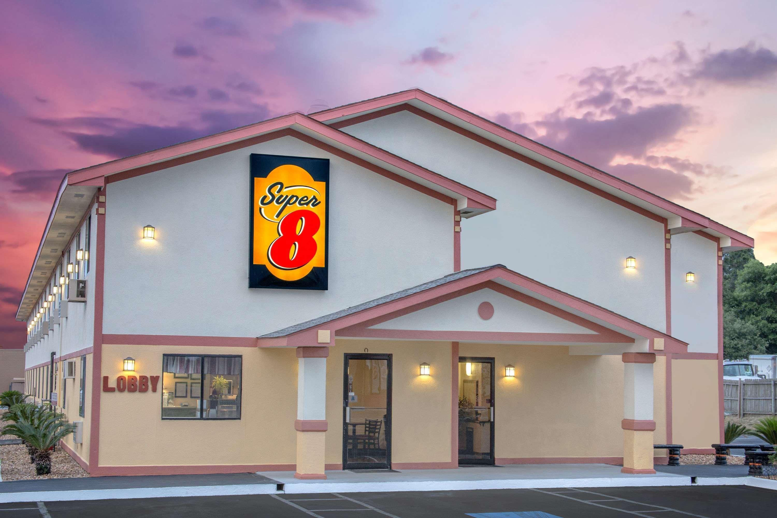 Super 8 By Wyndham Douglas Exterior foto